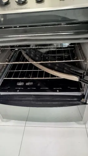 FOGÃO ELETROLUX 5 BOCAS COM GRILL MAS SEM OS VIDROS DO FORNO.