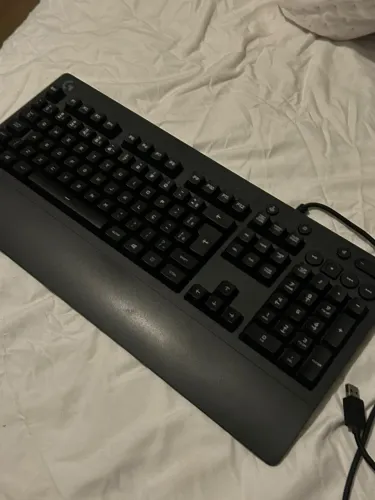 Teclado Gamer Logitech G213