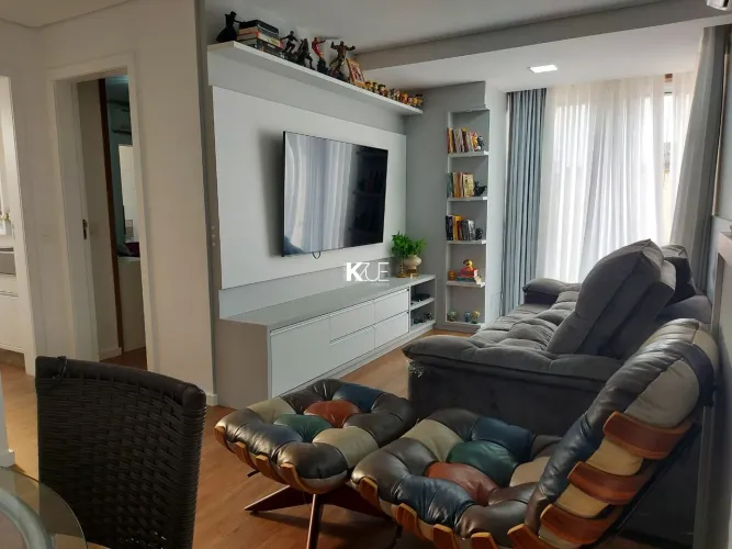 Apartamento à venda com 2 quartos no bairro Coqueiros em Florianópolis!!