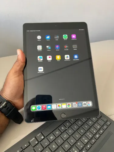Vendo iPad geração 8, 32gb com capa com teclado e ipencil