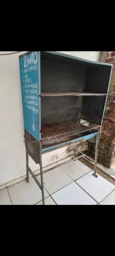 Churrasqueira, pouco usada.