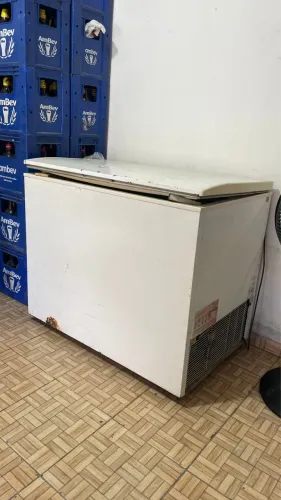 Freezer pra vender tudo funcionando interessados fala no zapp *80