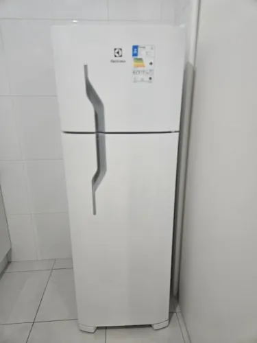 Geladeira Eletrolux 260 litros