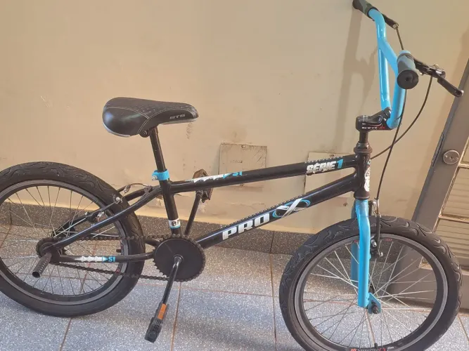 Vendo uma bicicleta