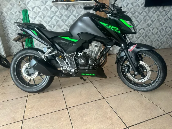 CB 300F