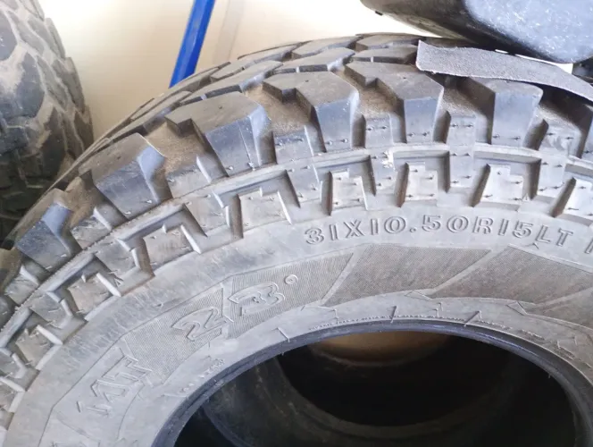 02 Pneus para camionete aro 15 semi novo