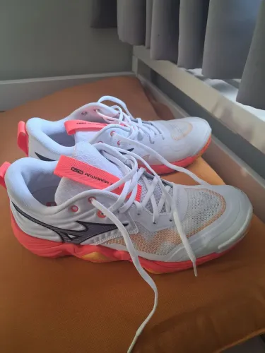 Tenis usado 1 vez mizuno
