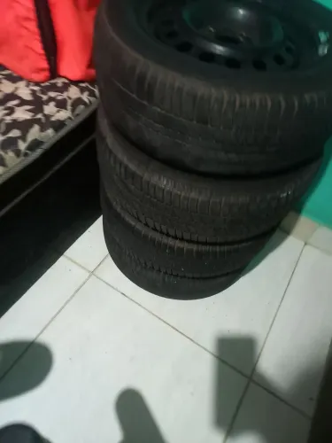 Jogo de rodas de ferro com pneus aro 14 Volkswagen
