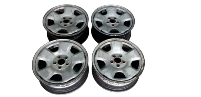 Kit com 4 rodas Subaru Forester 98 a 02 de ferro aro 15x7 5x100