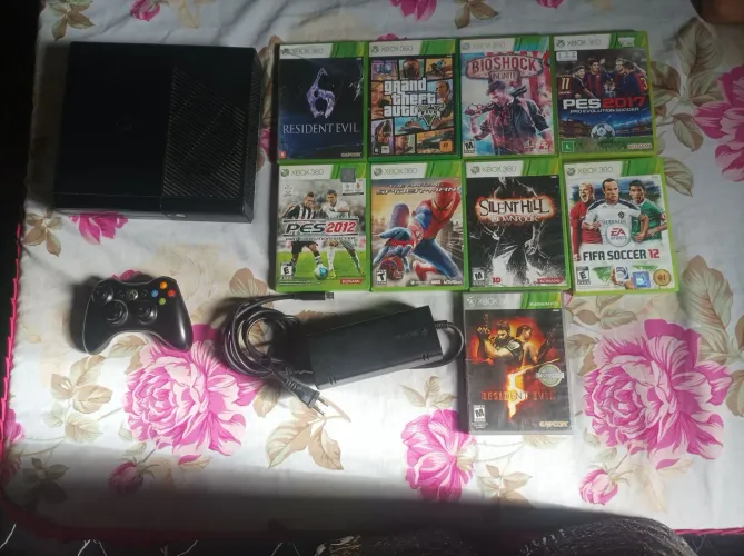 Vendo Xbox 360 travado original com controle e 9 jogos