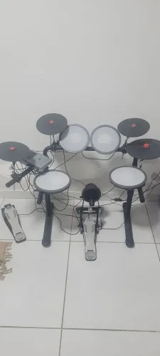 bateria eletrônica instrumento musical.