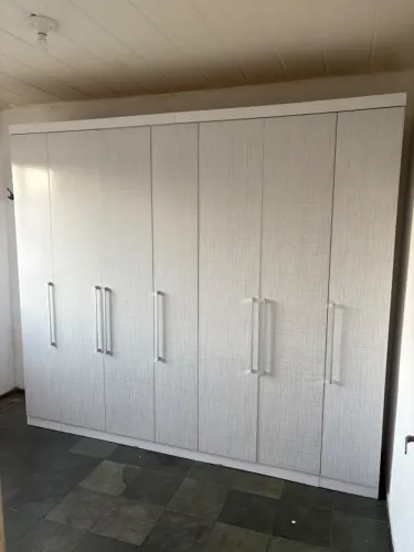 Vendo Armário 7 Portas e 4 Gavetas