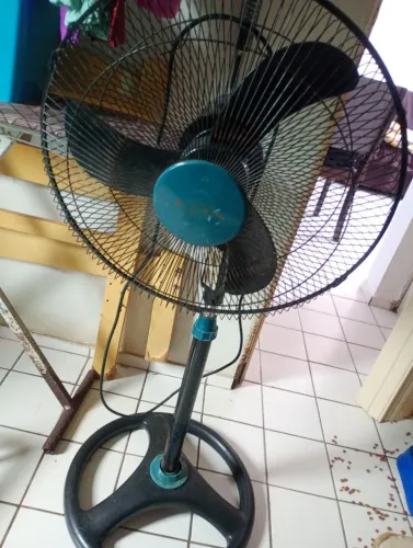 Vendo 1 Climatizador ELGIN 7 litros usado com um probleminha que água não sobe só isso e