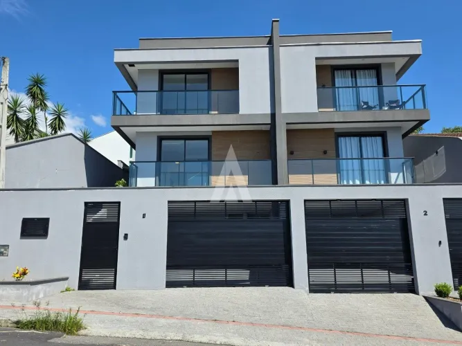 Casa com 3 suítes à venda no bairro Costa e Silva em Joinville-SC por R$1.390.000,00.