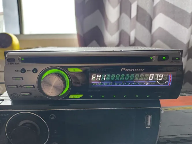 Vendo rádio Pioneer deh p3800mp