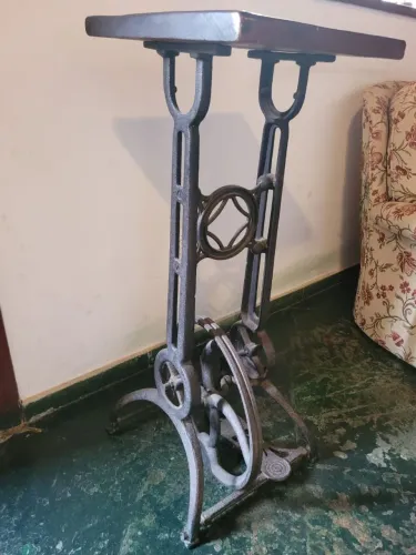 Pé de ferro antigo para máquina de costura