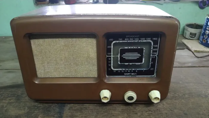 Radio Valvulado AM 127V funcionando