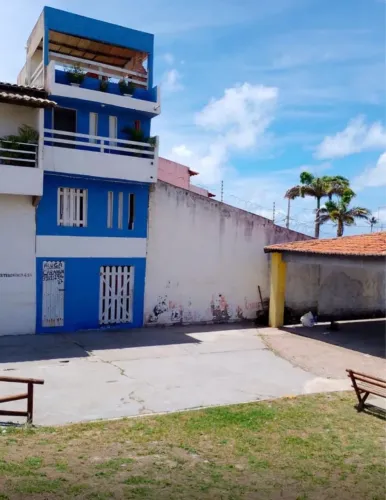 Prédio praticamente do fundo da praia