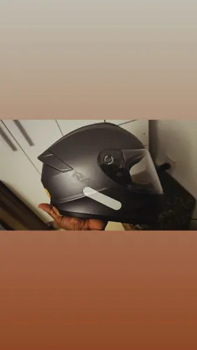 Capacete novo , com poucas marcas de uso