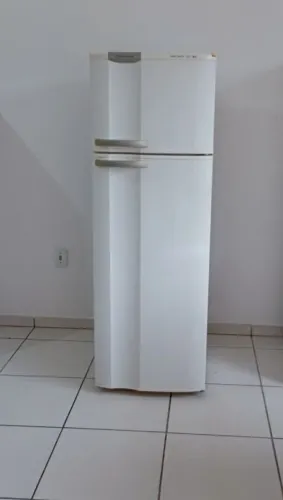 Vendo geladeira funcionando perfeitamente duas portas