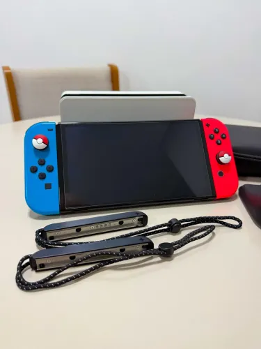 Nintendo Switch OLED - Impecável + Acessórios Originais