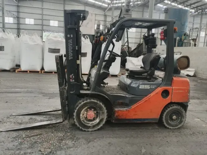 Empilhadeira Toyota 8FG25B