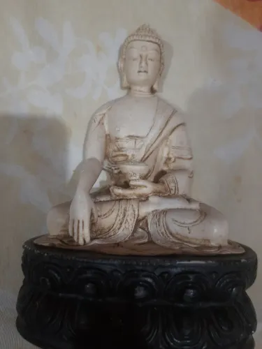 estatueta Sidarta Gautama, o Buda histórico.