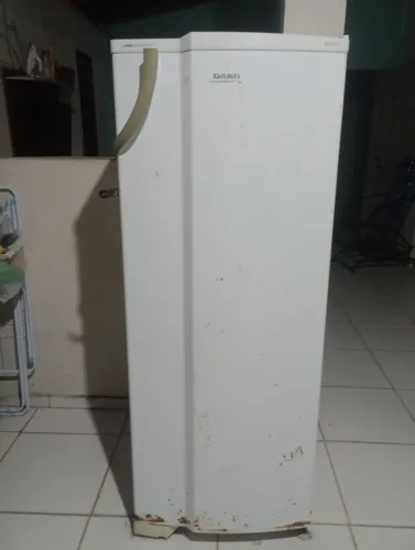 Vende uma geladeira marca DAKO