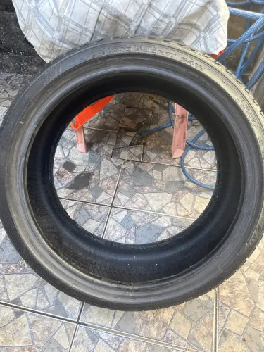 Vendo pneu 205/40/17 preço 220