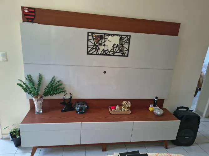 Rack +painel de 2,20 metros freijó laqueado.