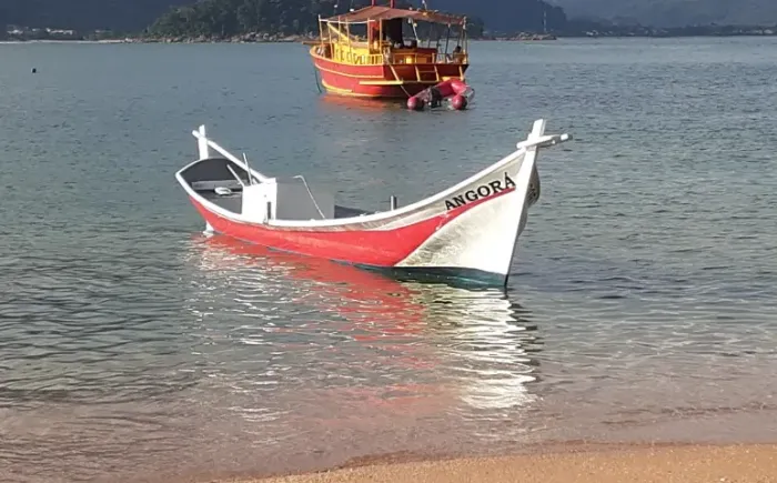 Canoa de fibra + Redes de pesca