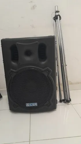 Caixa de som amplificada + tripé