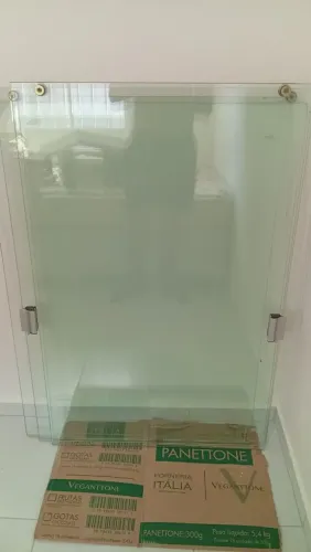 Vendo duas janelas de vidro verde, uma medindo 1.50mts outra 1mt.utra