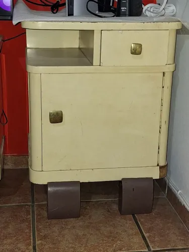 Cômoda pequena