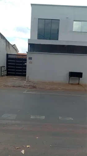 Aluga-se casa de 2 quartos em sobrado na vila sao sebastiao