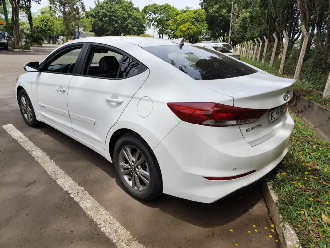 Hyundai Elantra Special Edit. 2.0 16V Flex Aut. 2017