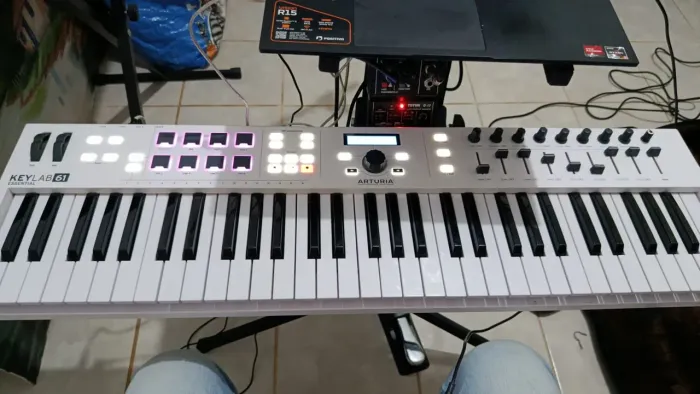 Controlador Arturia Keylab Arturia Essential 61