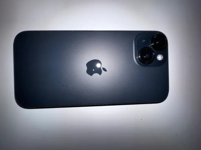 iPhone 15 em perfeito estado