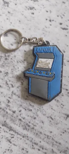 Chaveiro formato máquina de fliperama street fighter capcom enfeite decoração coleção uso