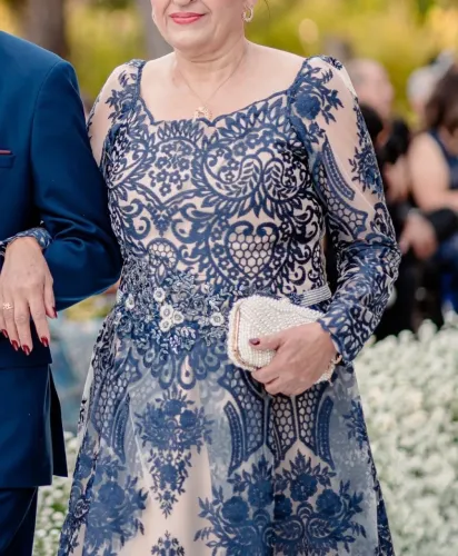 Vestido super elegante de renda