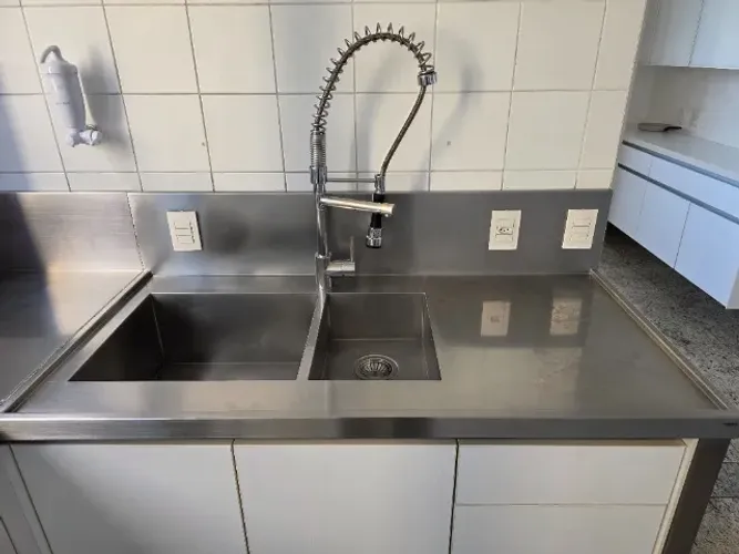 ARMARIO KITCHENS + PIA MEKAL AÇO INOX COM TORNEIRA GOURMET