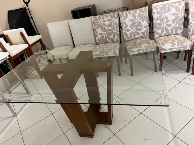 Mesa com 6 cadeiras