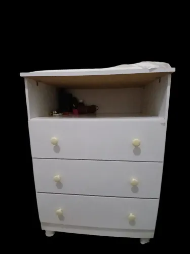 Vende-se cômoda