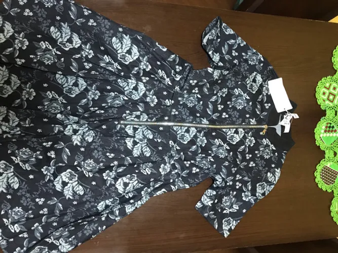 vestido florido de manga
