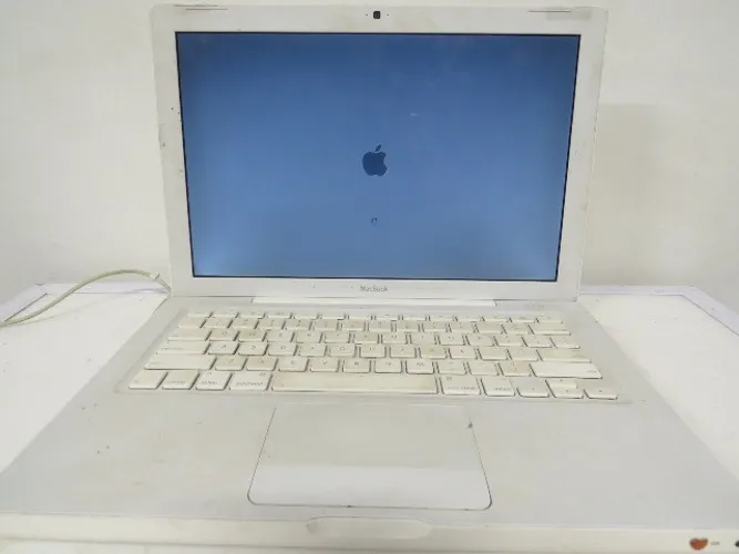 Apple MacBook Whaite - 2007