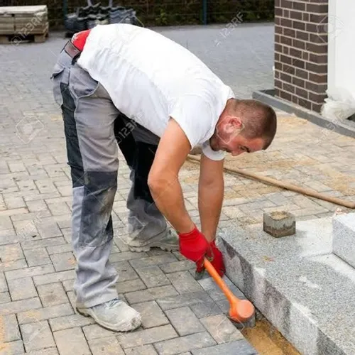 Mão de obra especializada em blocos e paves.