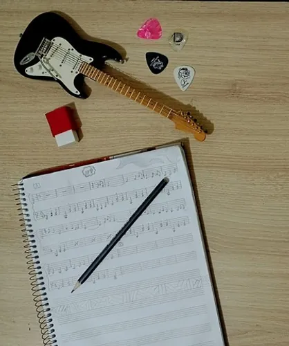 Aulas de Violão/Baixo e Curso Pré-vestibular 