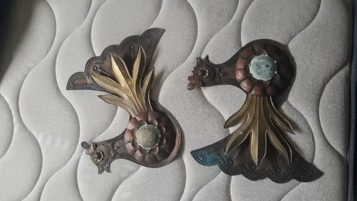 Par Galinhas de metal antigas 