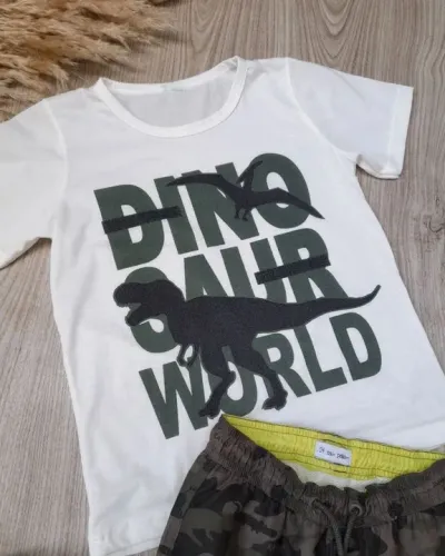 Camiseta infantil masculina.<br>NOVA<br>?Tam 4 anos<br>?30,00