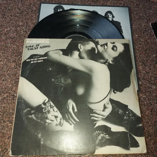 LP Scorpions - Love at First Sting - Vinil